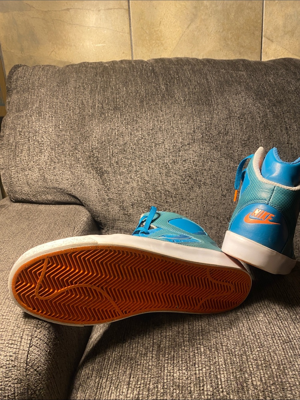 Nike mens The Nike Auto Flight High "Dolphins" is a rare vintage retro.